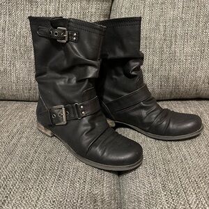 Carlos Santana black boots